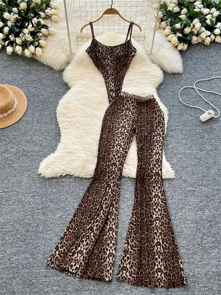 Completo Coordinato Leopardato: Top a Canotta e Pantaloni a Zampa
