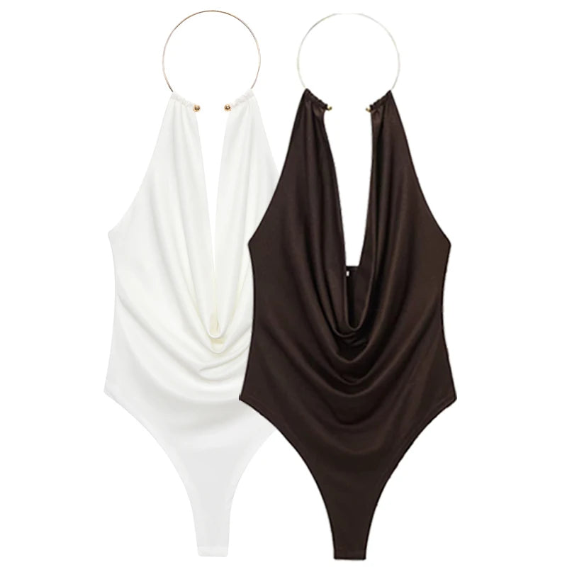 Top Halter Marrone con Scollatura a Goccia e Dettaglio Gold