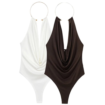 Top Halter Marrone con Scollatura a Goccia e Dettaglio Gold