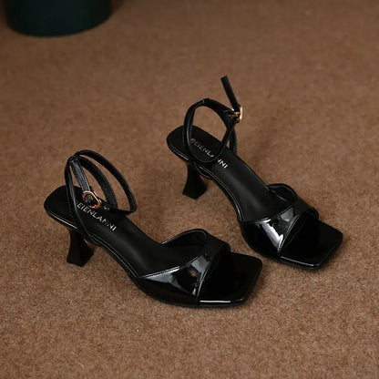 Scarpe Eleganti con Tacco a Rocchetto e Cinturino