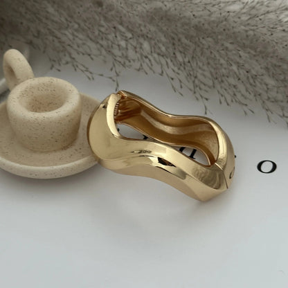 Bracciale Rigido Scultoreo in Oro Lucido - Rosboutiquechic