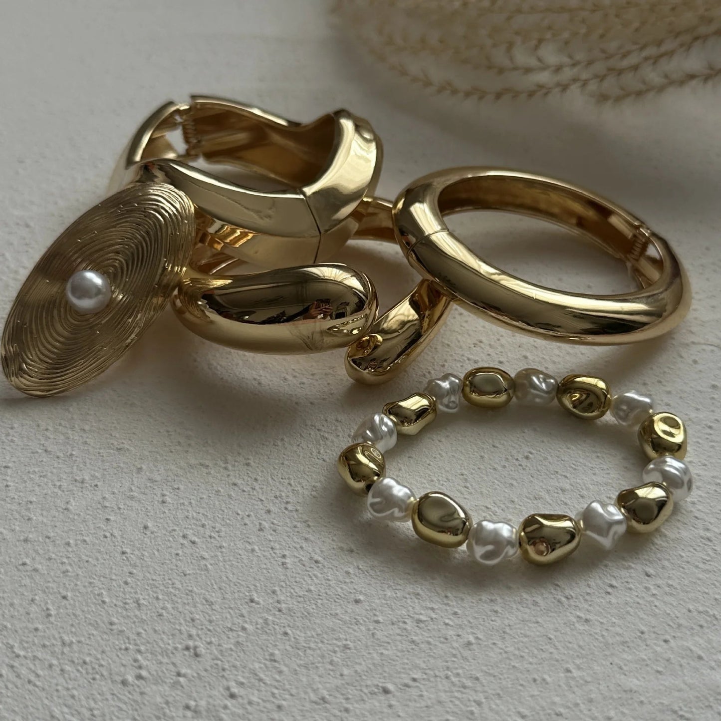 Bracciale Rigido Scultoreo in Oro Lucido - Rosboutiquechic