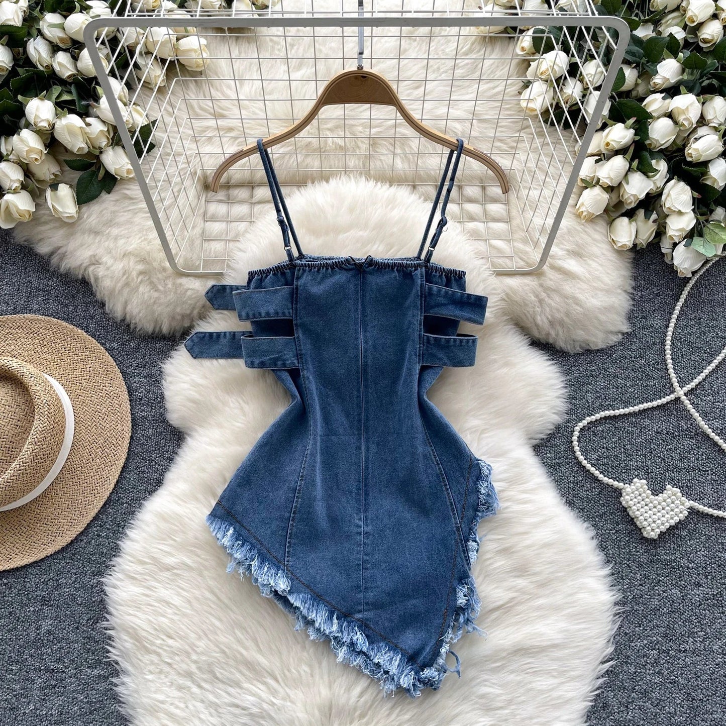 Top in Denim Asimmetrico con Fibbie e Bordi Sfrangiati - Rosboutiquechic