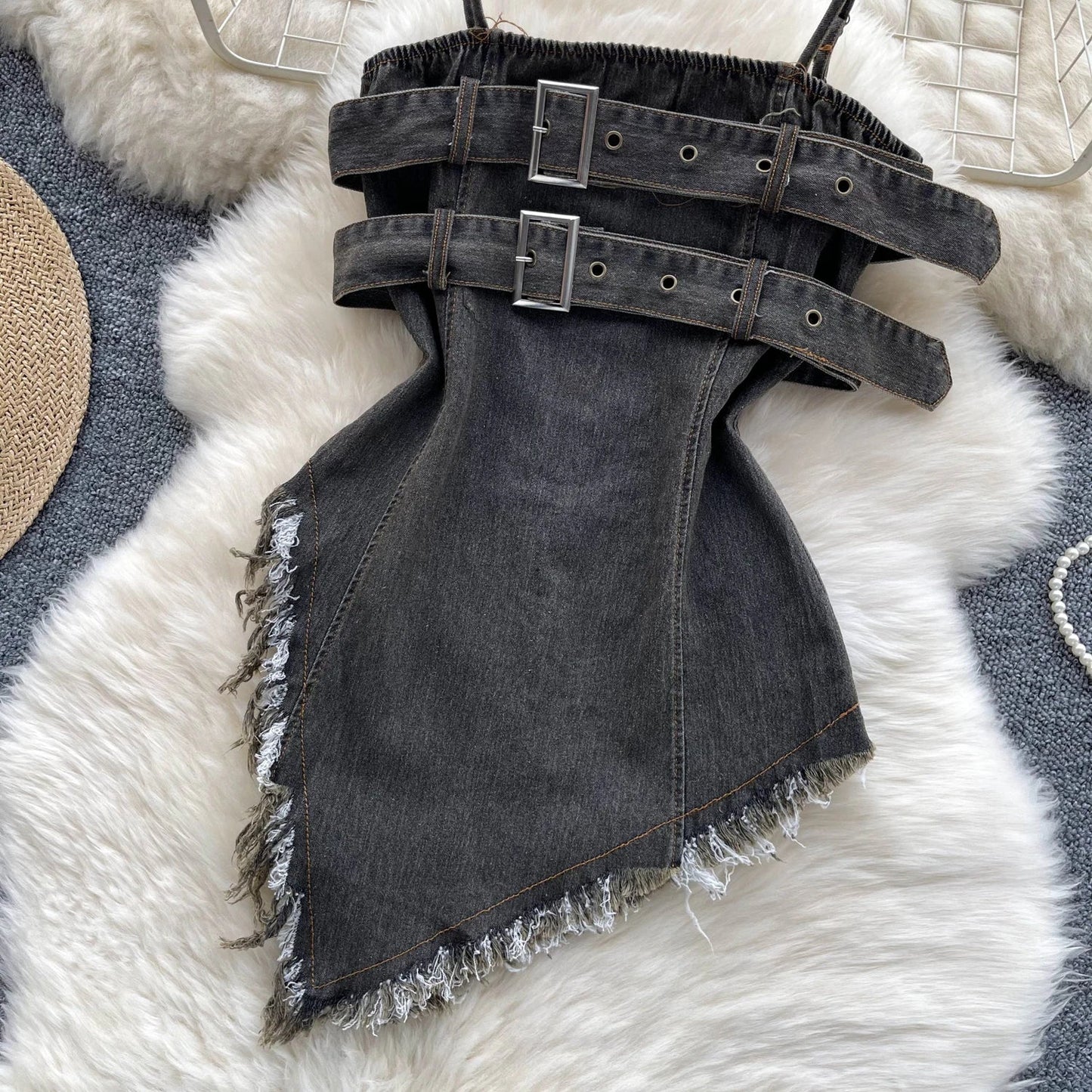 Top in Denim Asimmetrico con Fibbie e Bordi Sfrangiati - Rosboutiquechic