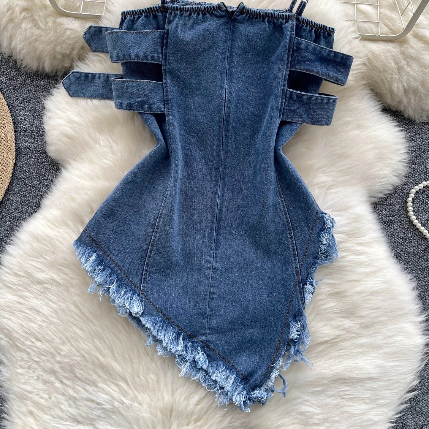 Top in Denim Asimmetrico con Fibbie e Bordi Sfrangiati - Rosboutiquechic