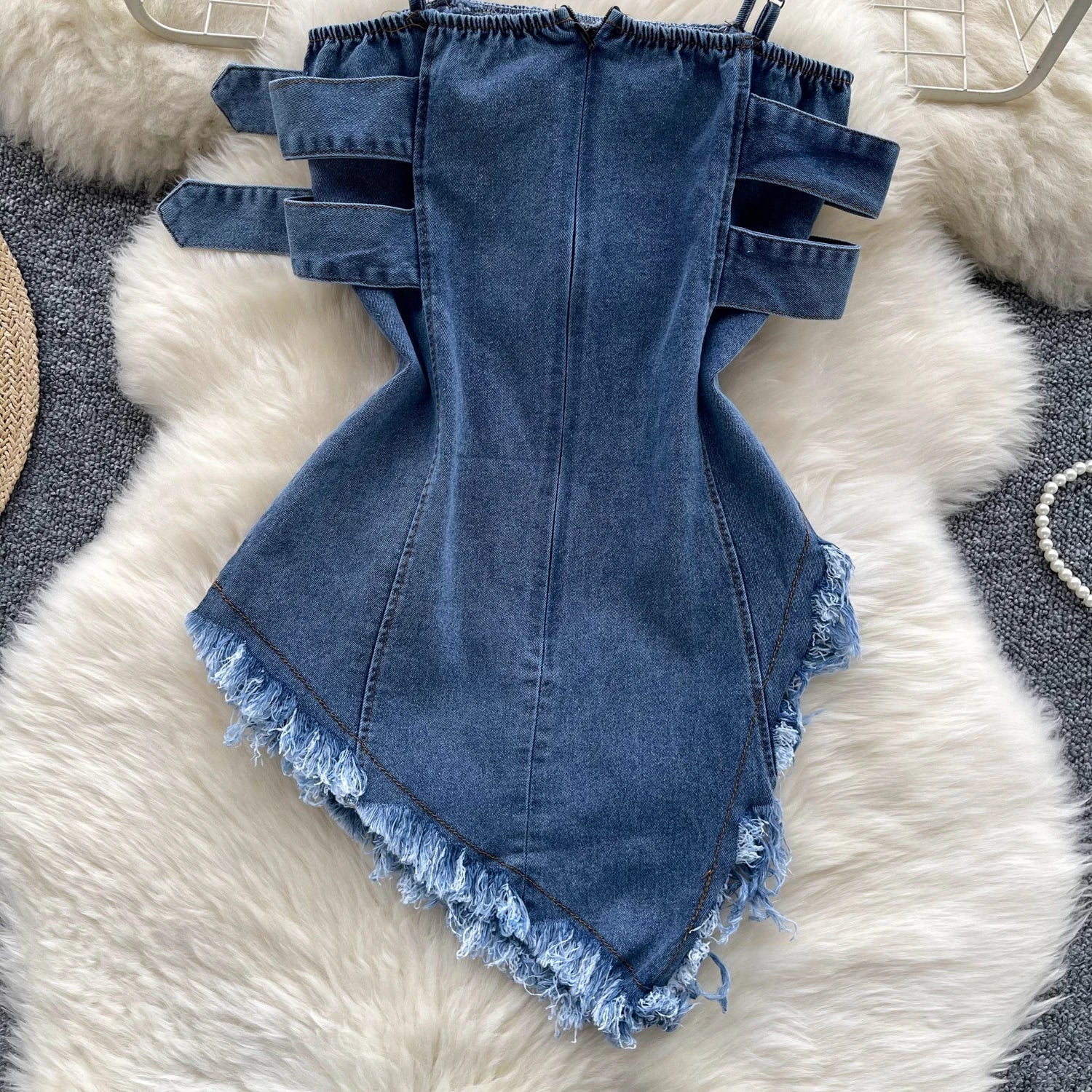 Top in Denim Asimmetrico con Fibbie e Bordi Sfrangiati - Rosboutiquechic