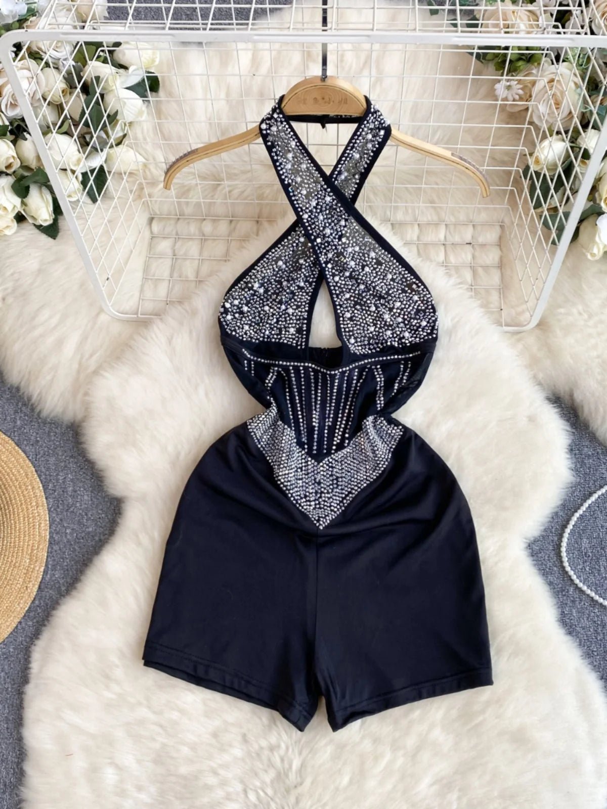 Tutina Corta con Strass e Scollo a Incrocio - Nero Elegante - Rosboutiquechic